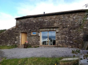 Rural getaway with a view - Old Spout Barn